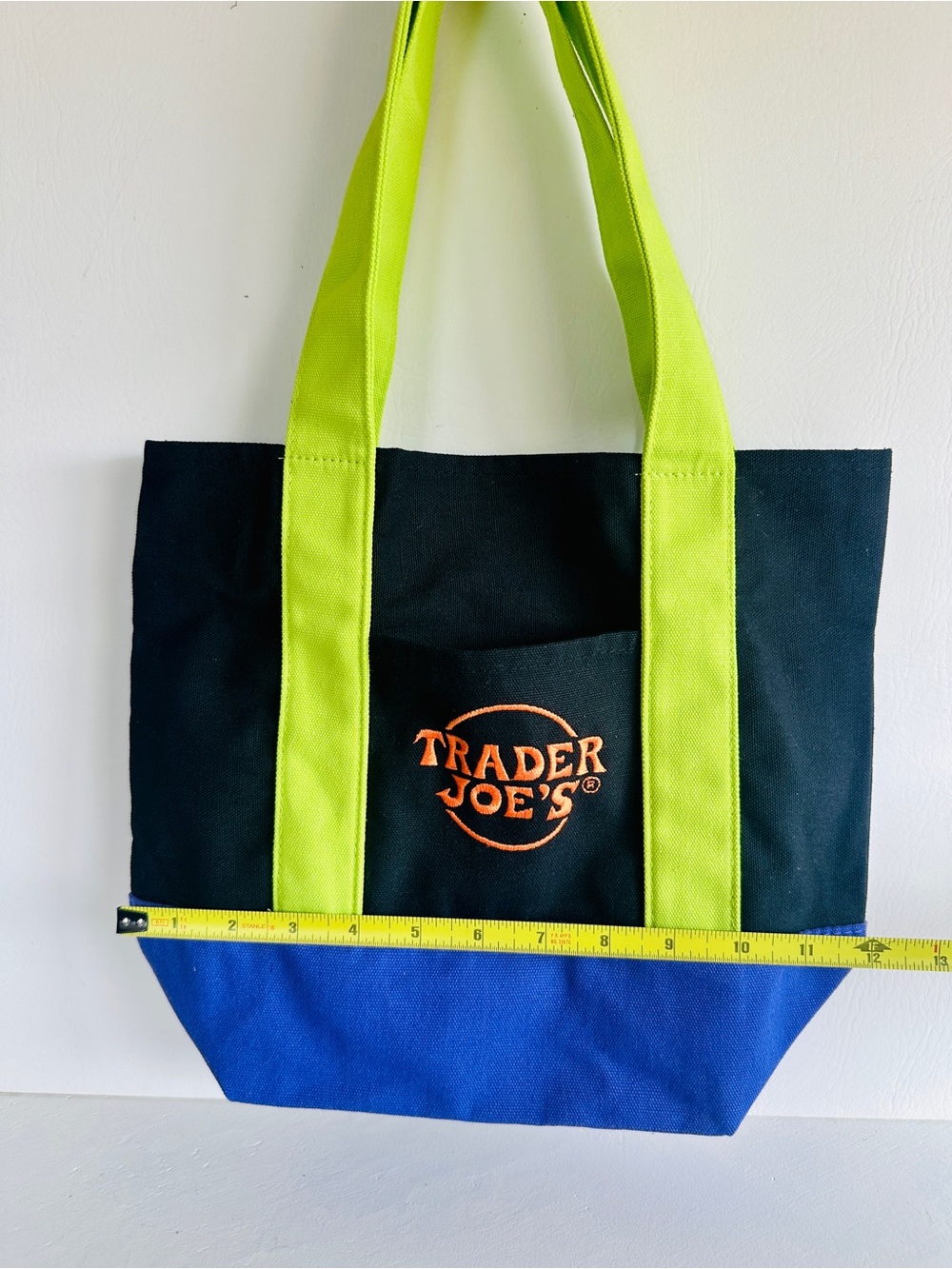 TRADER JOES HALLOWEEN Special Edition Black & Blue Tote with Lime Green Handles - Picture 2 of 4